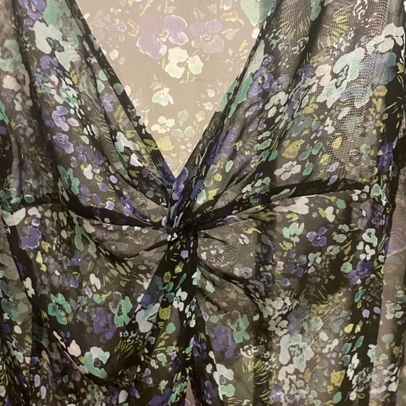 Medium Flower Printed Blouse | Great Condition | 100% Polyester Fabric - Picture 4 of 7